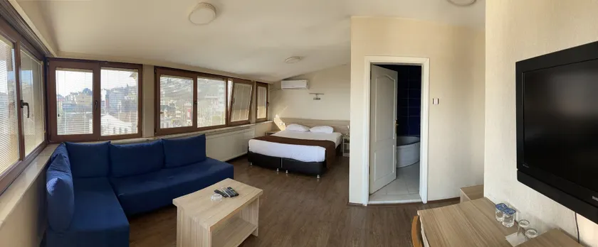 Hotel Cenedag - Image 1