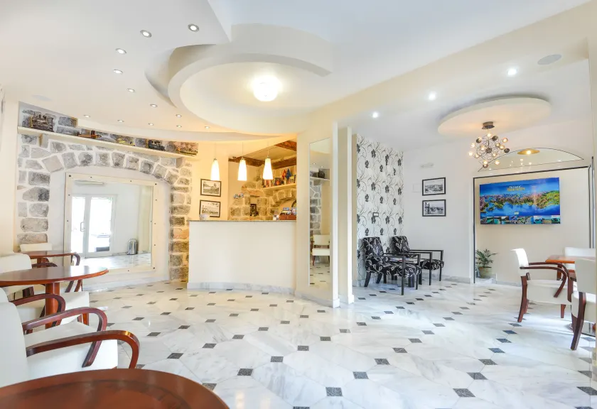 Budva Perla di Mare Hotel - Image 1