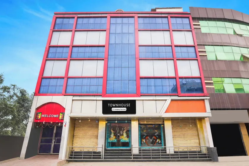Super Townhouse Butler Road Near Maripur Chowk - Image 1