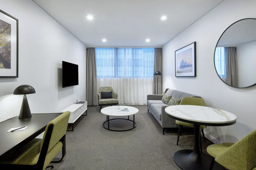 Meriton Suites North Sydney - Image 1
