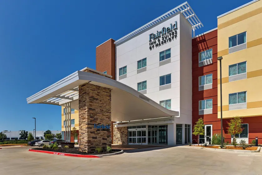 Fairfield Inn & Suites by Marriott Dallas Love Field - Image 1