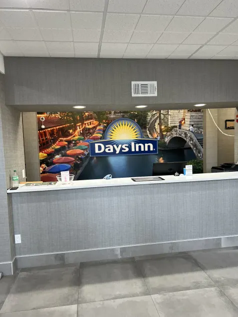 Days Inn & Suites by Wyndham San Antonio North/Stone Oak - Hall