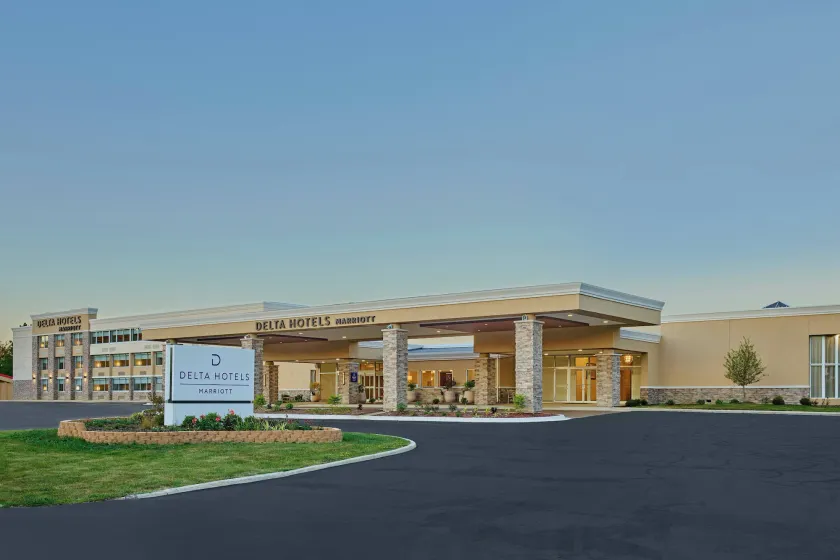 Delta Hotels by Marriott Chicago Willowbrook - Image 1