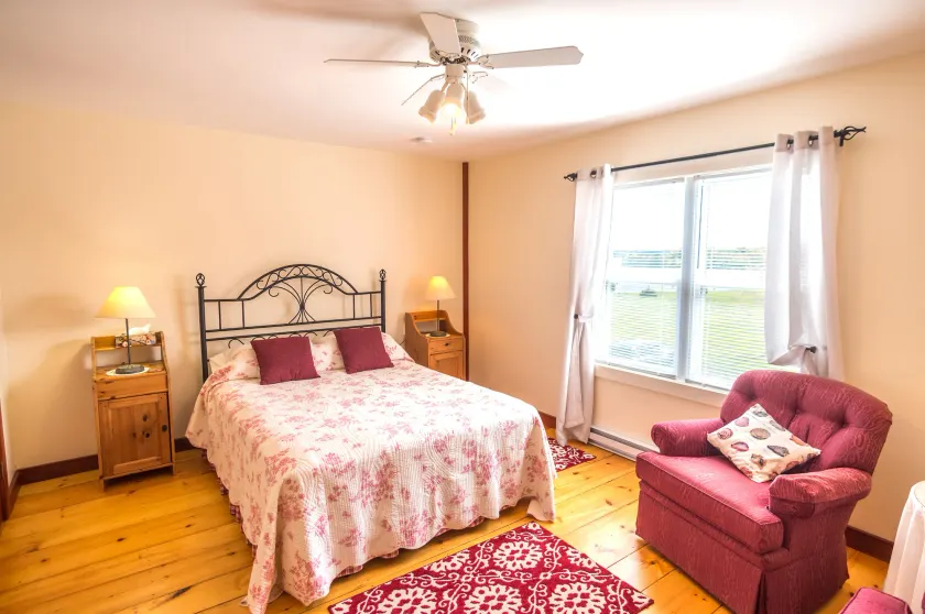 Bayview Pines Country Inn B&B - Image 1