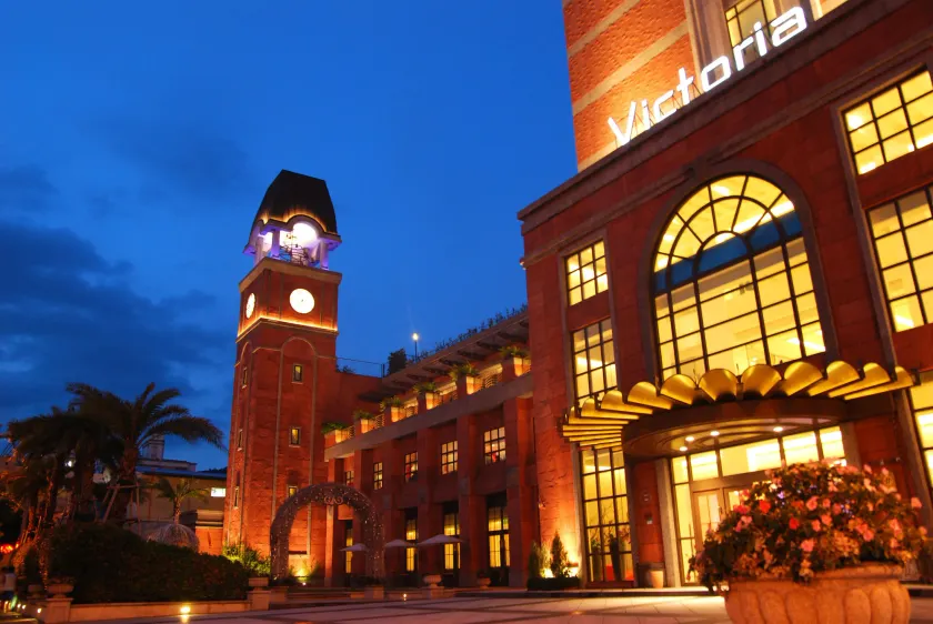 Grand Victoria Hotel - Image 1