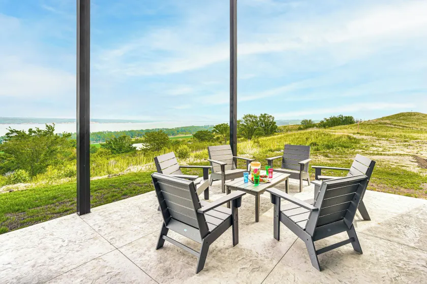 2 Mi to Lewis and Clark Lake: Spacious Getaway - Image 1