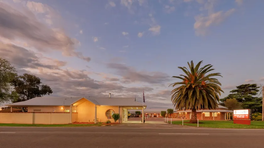 Country Gardens Motor Inn - Image 1