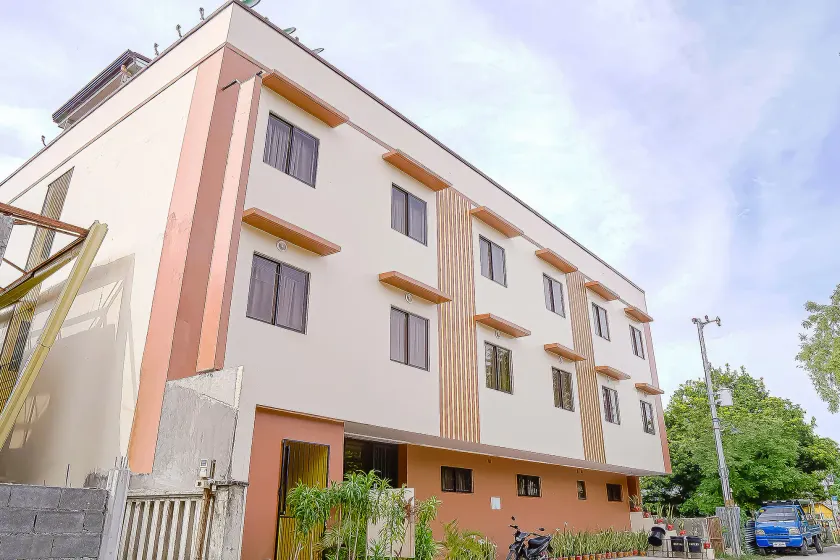 RedDoorz at La Briana Guest House Santa Fe, Bantayan Cebu - Image 1