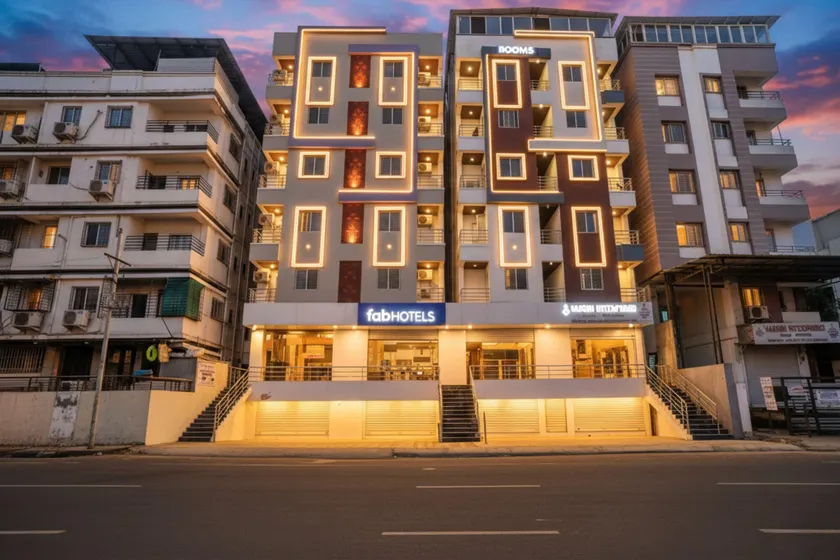Townhouse Rising Surya Hotels - Image 1