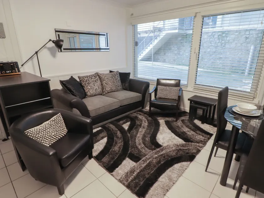Flat 7 - Image 1