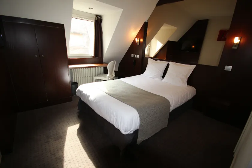 Hôtel La Cruche d'Or - Image 1