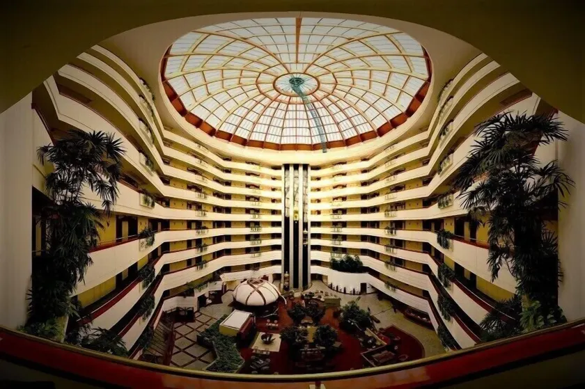 Rahat Palace Hotel - Interior entrance