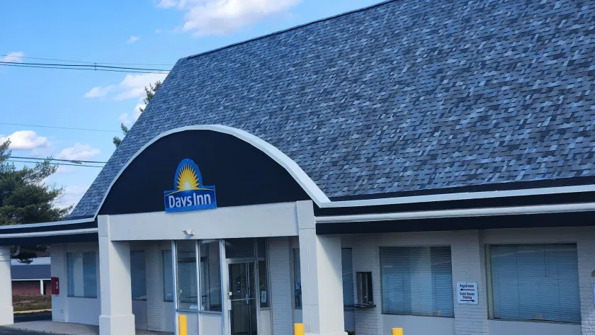 Days Inn by Wyndham Frankfort - Image 1