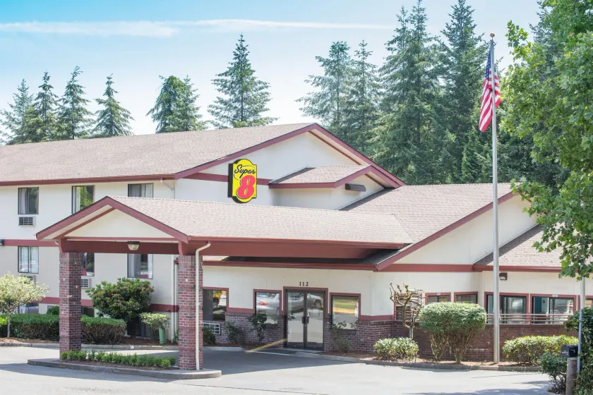 Super 8 by Wyndham Lacey Olympia Area - Image 1