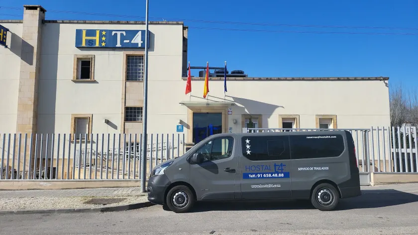 Hostal T4 - Image 1
