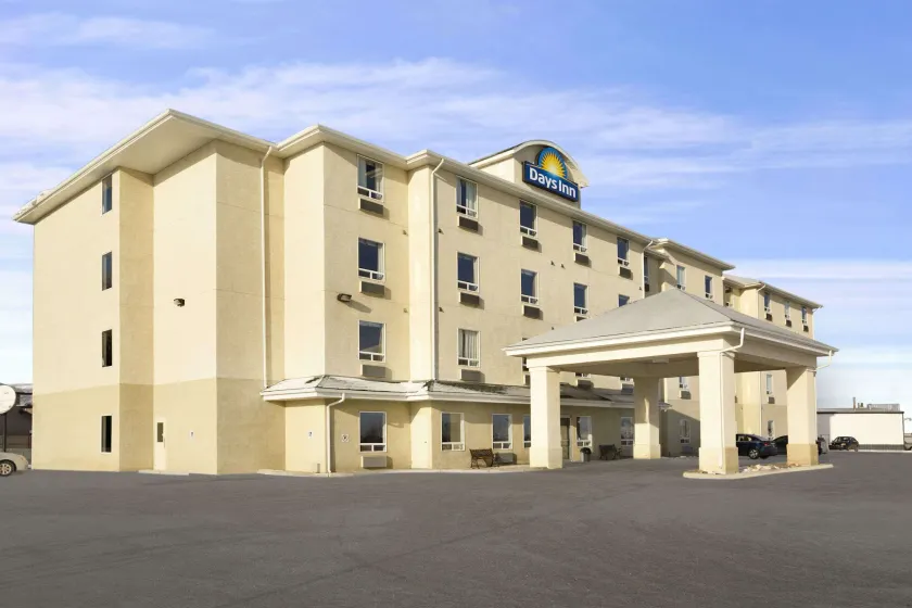 Days Inn by Wyndham Moose Jaw - Image 1