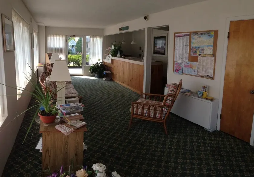 Gold Crest Motel - Lobby