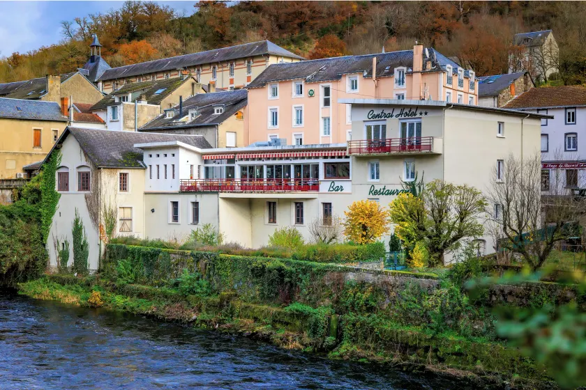 Logis Central Hôtel - Restaurant & Spa - Image 1