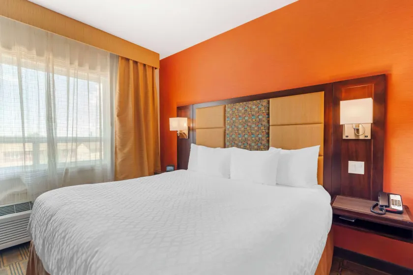 Best Western Plus Chateau Fort St. John - Image 1