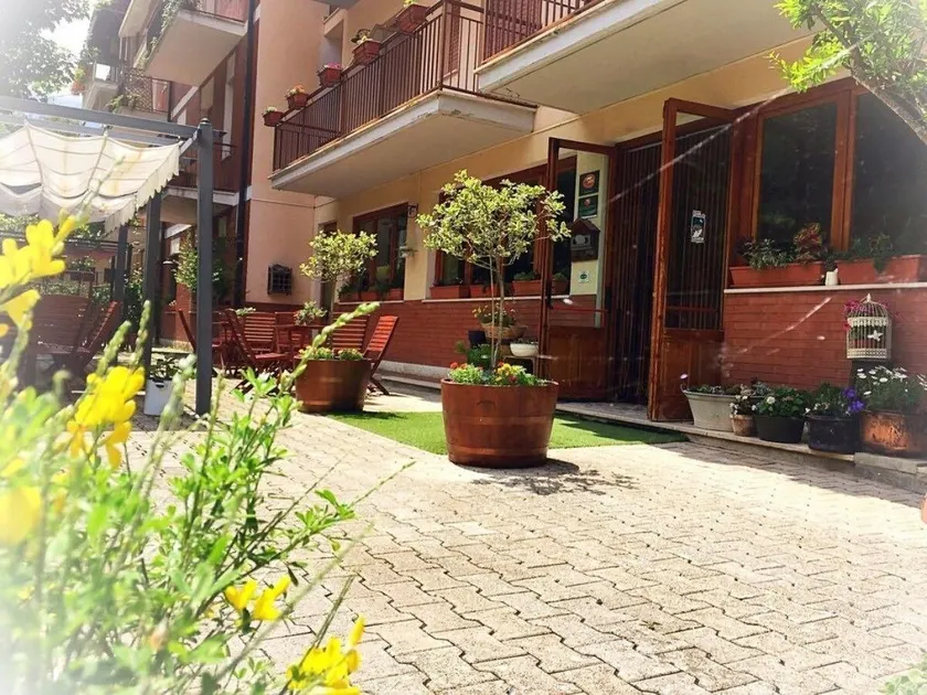 Hotel Ede & Trekking - Image 1