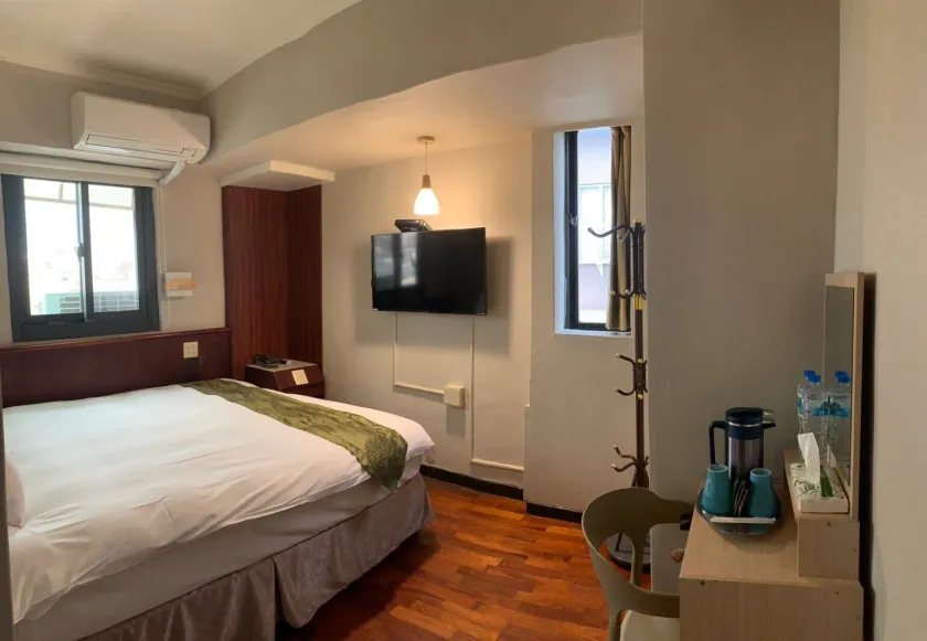 Gene Long Haiy Att Hotel - Image 1