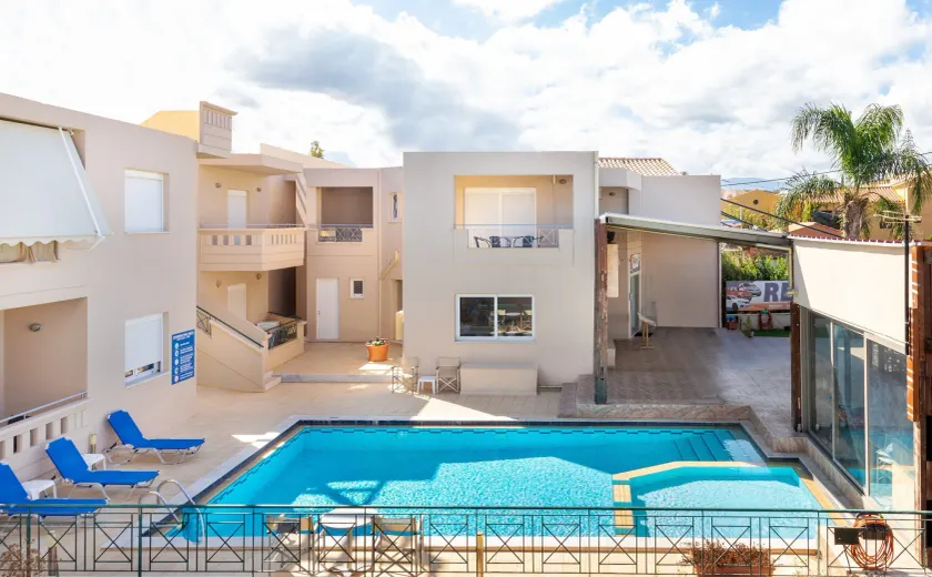 Sun Beach Apartments - Image 1