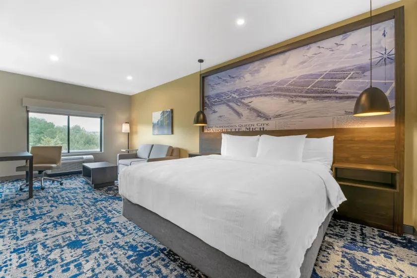 Best Western Plus Marquette Hotel & Suites - Image 1