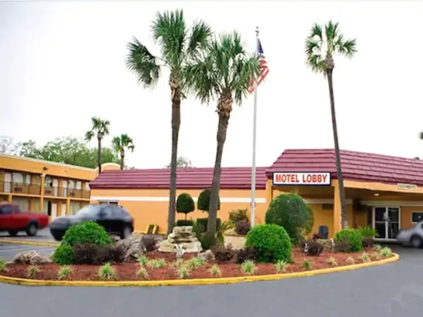 Scottish Inn Downtown Jacksonville - Image 1