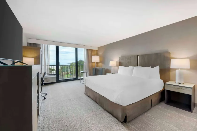 Best Western Plus Agate Beach Inn - Image 1
