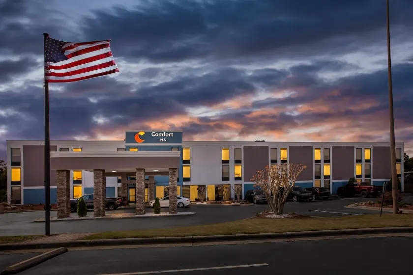 Comfort Inn Laurinburg - Image 1