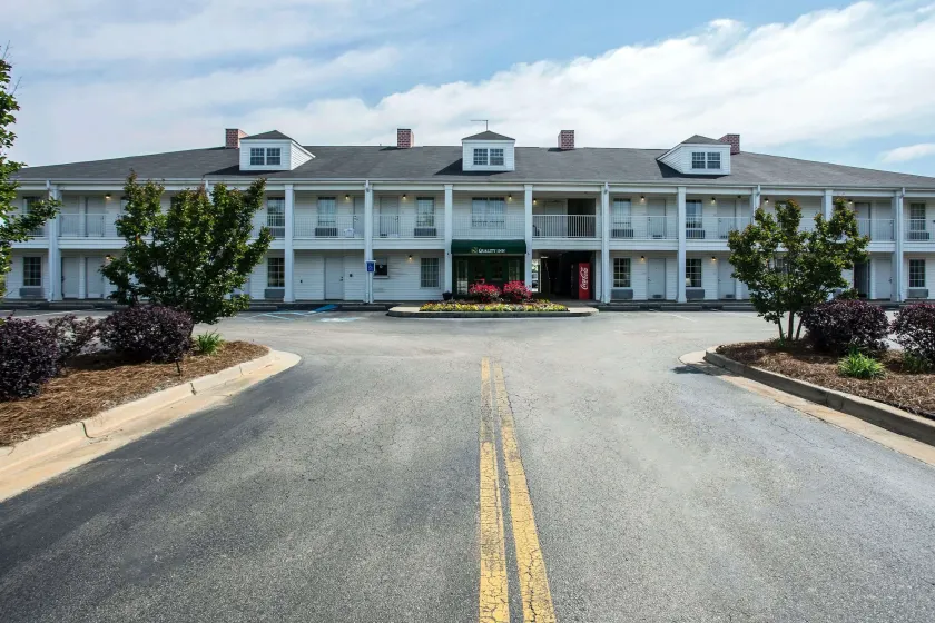 Quality Inn Waynesboro - Image 1