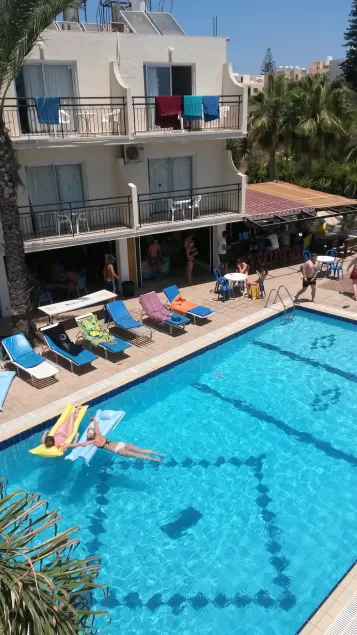 Pavlinia Hotel & Apartments - Image 1