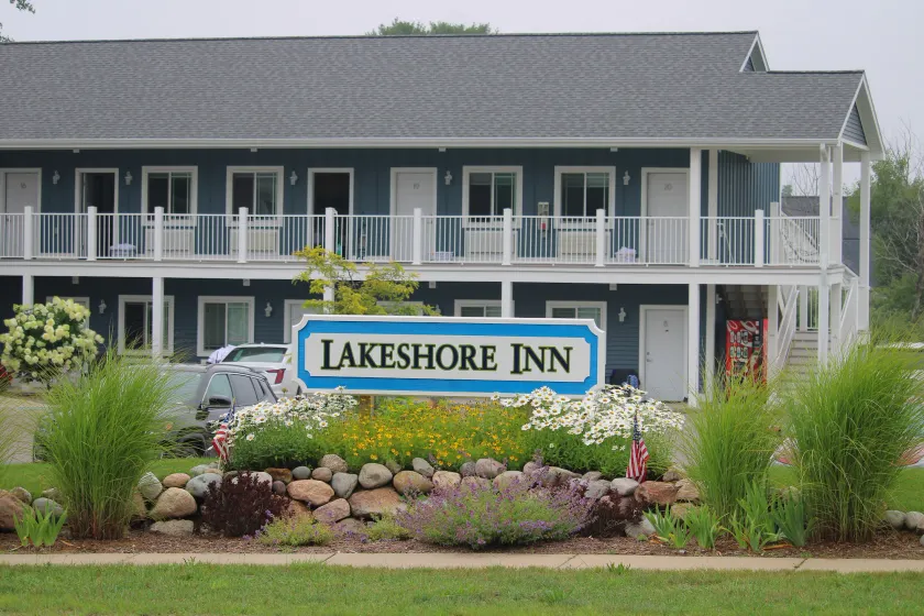 Empire Lakeshore Inn - Image 1