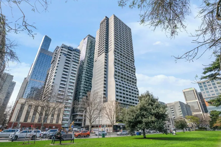Oaks Melbourne on William Suites - Image 1