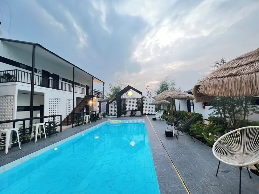 Penguin Villa Resort & Bistro - Image 1