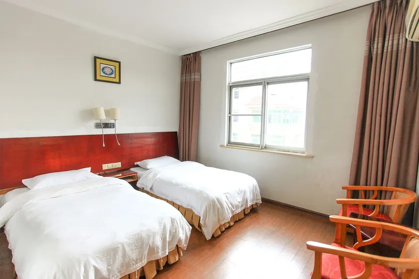Wuyishan City Chun Hui Traders Hotel - Image 1