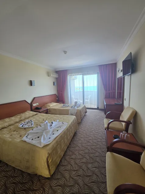 Sunshine Hotel - Image 1