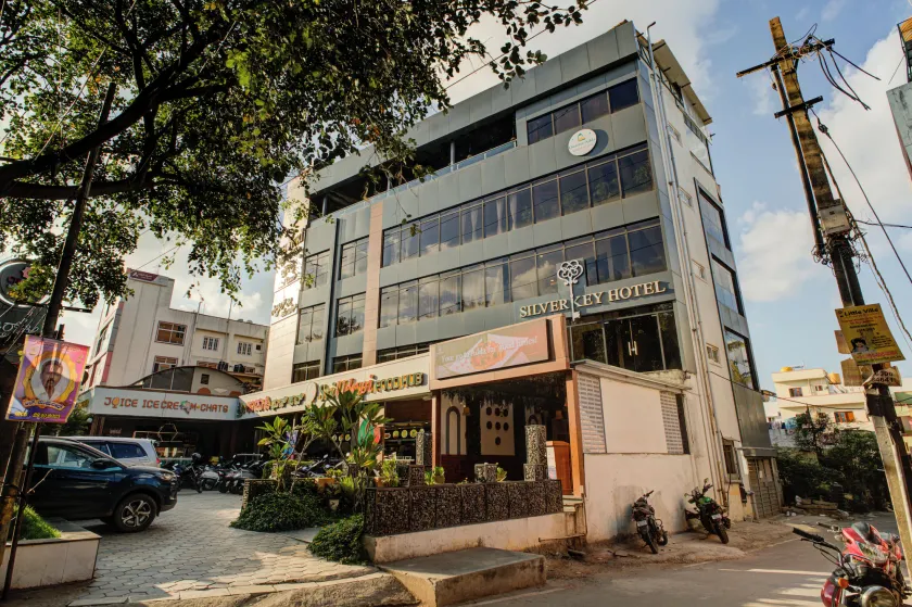 Silverkey Hotel Yelahanka - Image 1