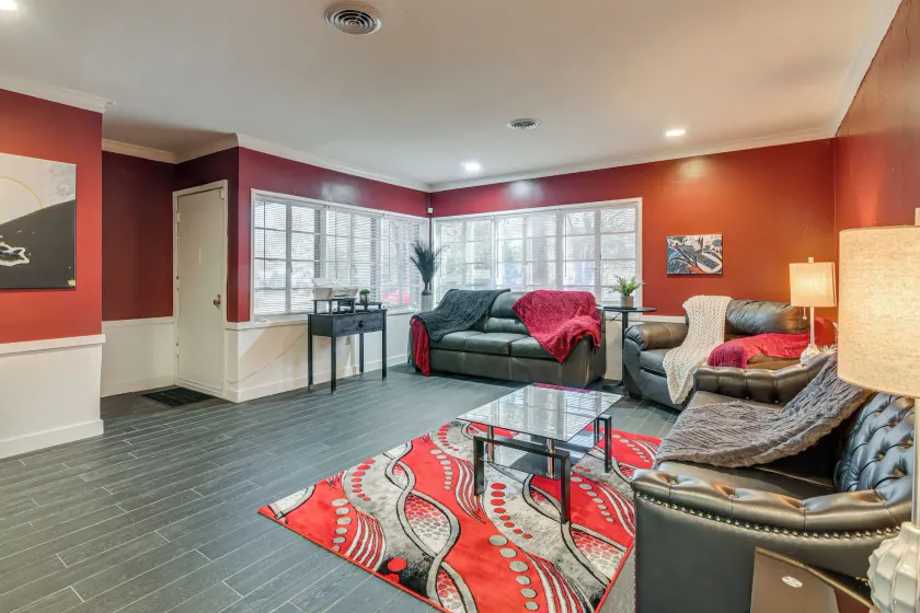 1 Mi to Graceland: Quiet Home w/ Private Yard - Image 1