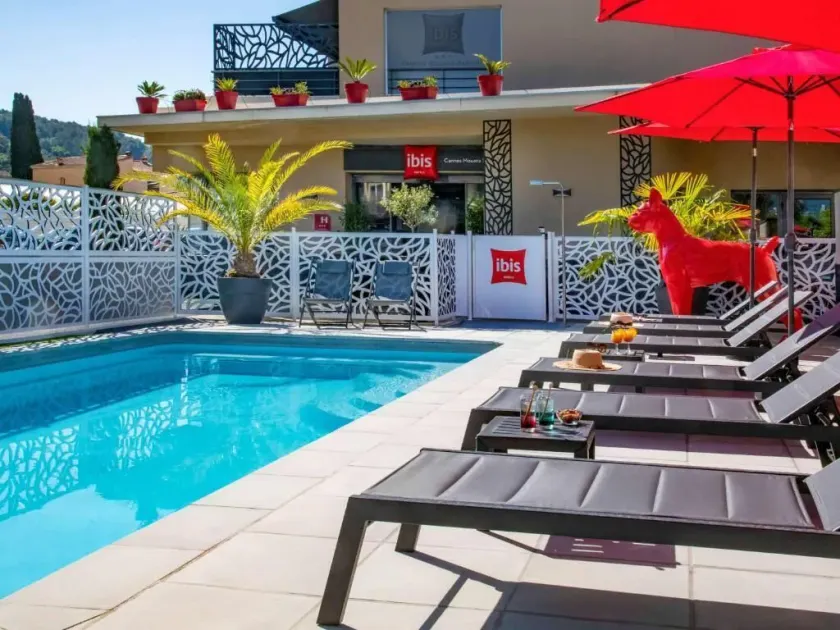 IBIS Cannes Mouans Sartoux Piscine parking gratuit - Image 1