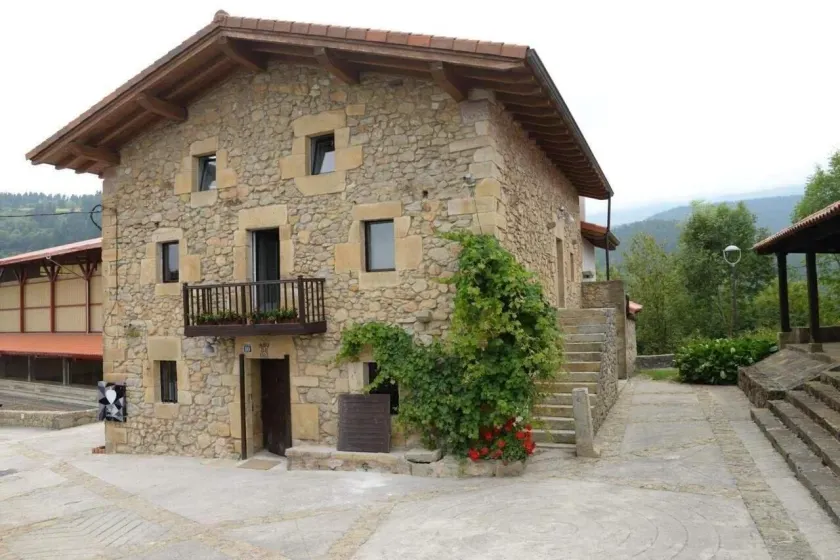 Hotel Garaiko Landetxea - Image 1
