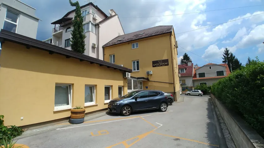 Villa Antunovac Zagreb - Image 1