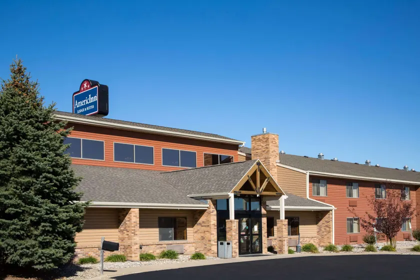 AmericInn by Wyndham Sioux City - Image 1