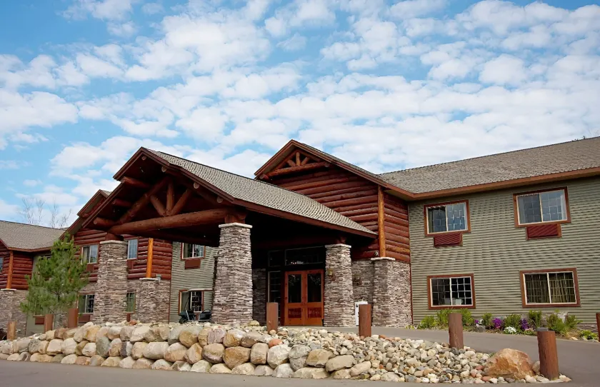 Whitefish Lodge and Suites - Image 1