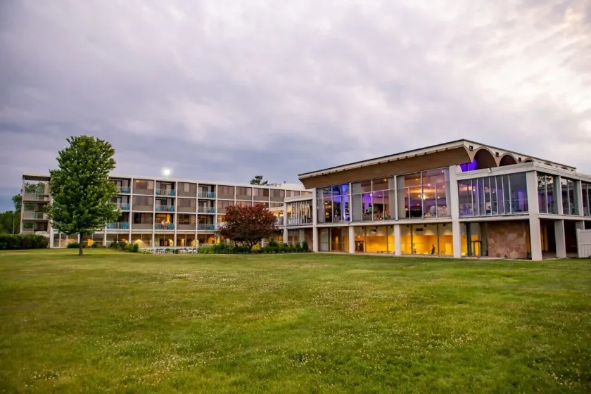 Illinois Beach Hotel - Image 1