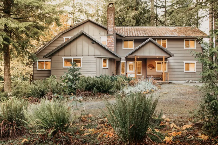 Mt Baker Lodging Cabin 3 is a Very Large Cabin on Acreage - Image 1