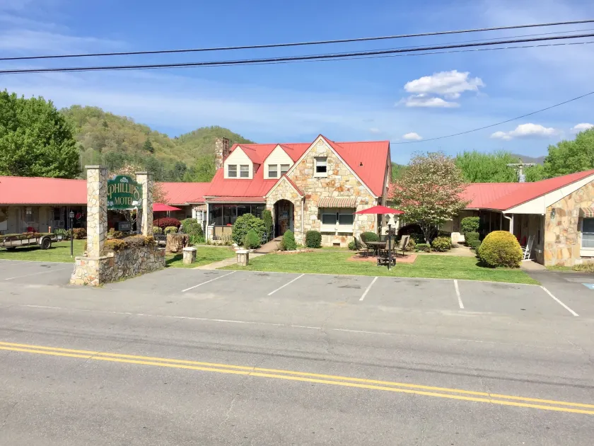 Phillips Historic Motel & Cottages - Image 1