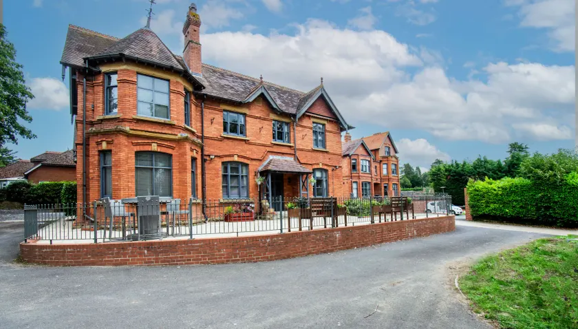 Eton House - Self Check-In, Ensuite Rooms & Self-Catering Studios - Image 1
