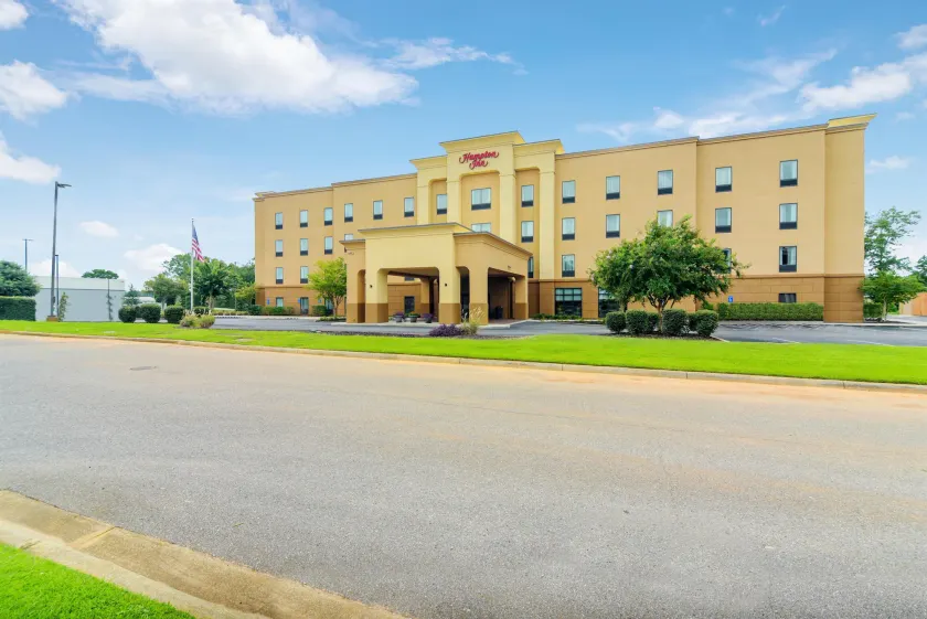 Hampton Inn Foley - Image 1