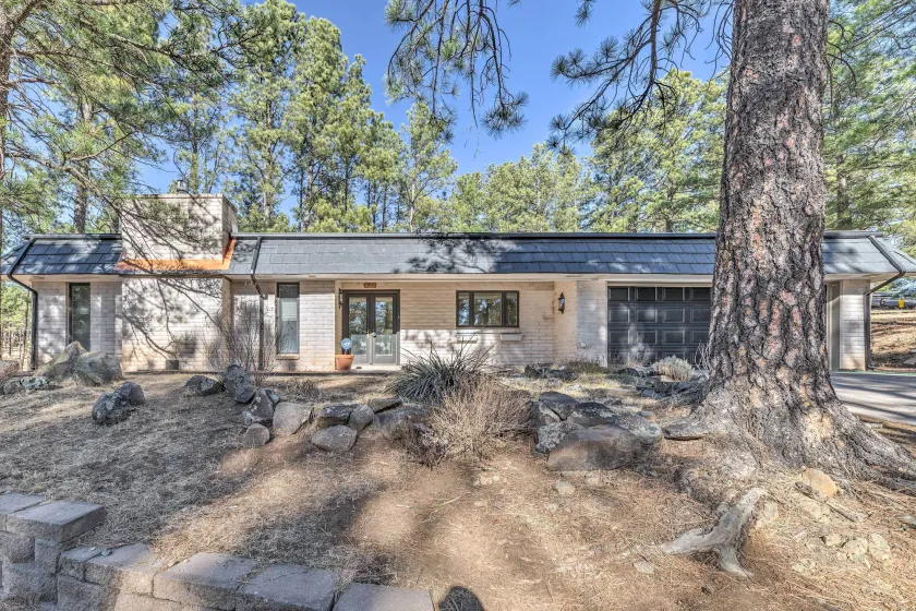 Ruidoso Getaway w/ Deck - 16 Mi to Ski Apache - Image 1